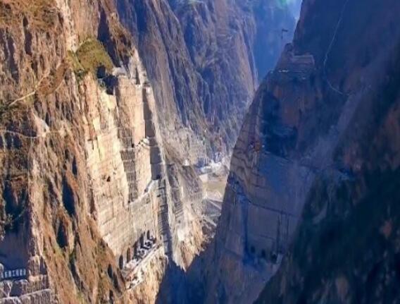為建烏東德水電站，在峽谷底部挖90米深洞穴，用來(lái)干嘛的？