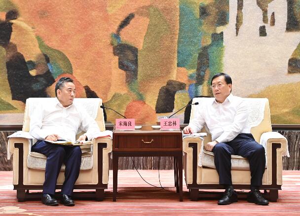 宋海良拜會(huì)武漢市委書記王忠林、市長周先旺