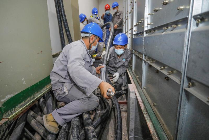與時間賽跑，為生命加速 電力員工星夜鏖戰(zhàn)為醫(yī)院用電“增容”