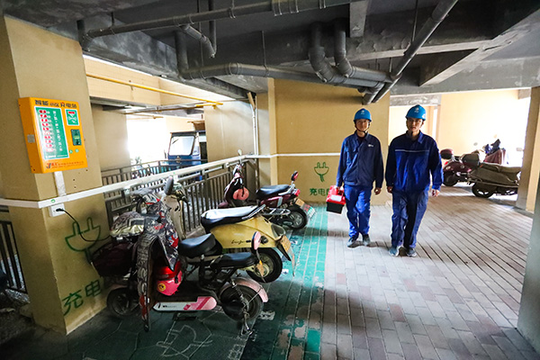“小電驢”充電更安全了！寧?？h24393個充電接口完成升級改造