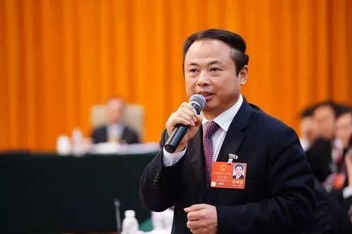 發(fā)展智慧型儲(chǔ)能電站 助力實(shí)現(xiàn)“碳達(dá)峰、碳中和”——訪全國(guó)人大代表、天能控股集團(tuán)董事長(zhǎng)張?zhí)烊? width=