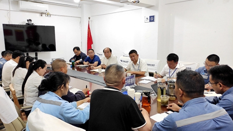 臨滄供電局沈總經(jīng)理到鳳慶供電局大寺供電所工作調研