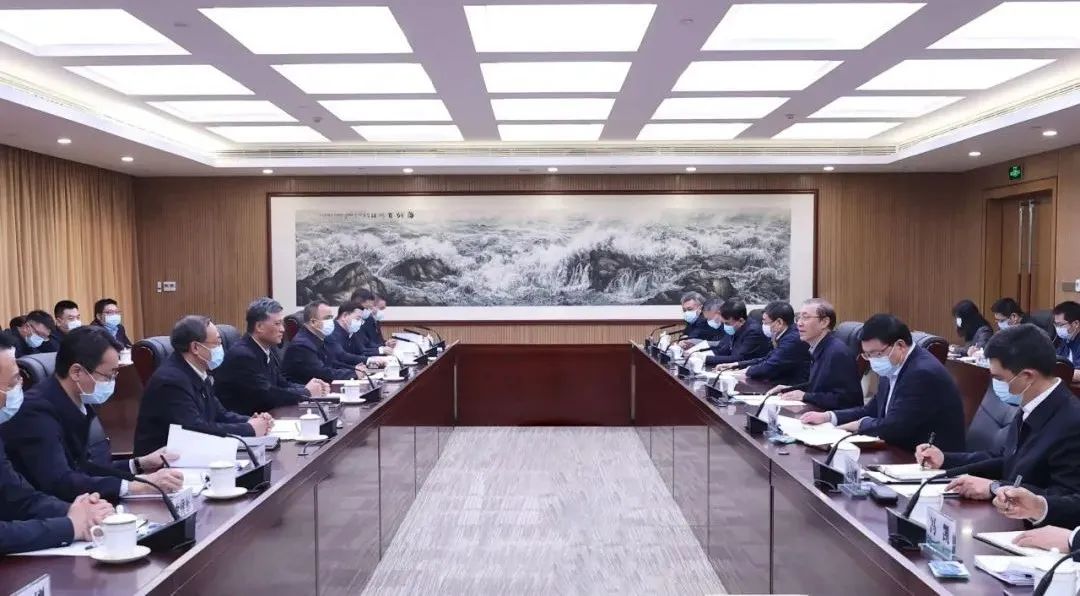 辛保安、張智剛與新疆維吾爾自治區(qū)、新疆生產(chǎn)建設(shè)兵團(tuán)領(lǐng)導(dǎo)會談