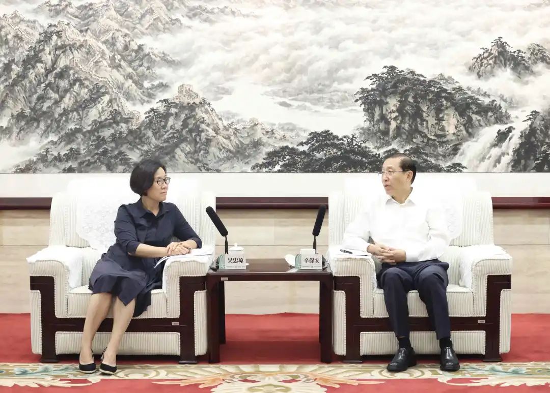 國家電網(wǎng)董事長、黨組書記辛保安與江西省委副書記、贛州市委書記吳忠瓊會(huì)談