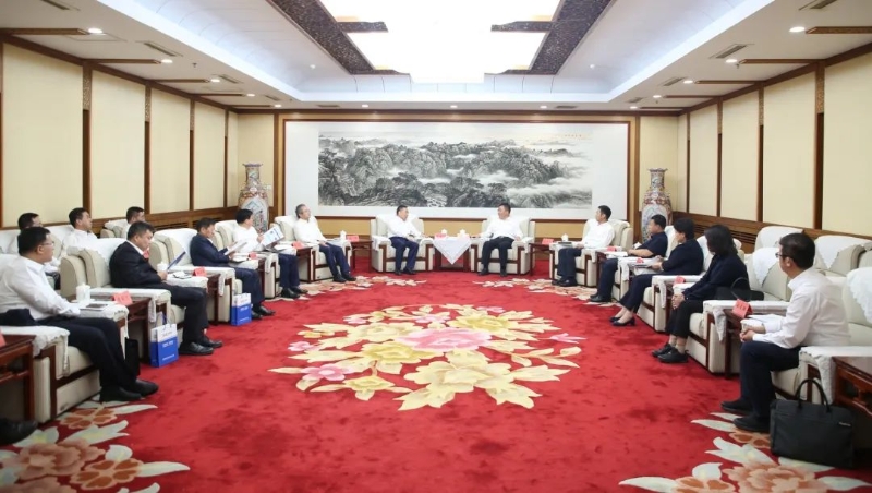 宋海良與內(nèi)蒙古自治區(qū)黨委常委、呼和浩特市委書(shū)記包鋼座談