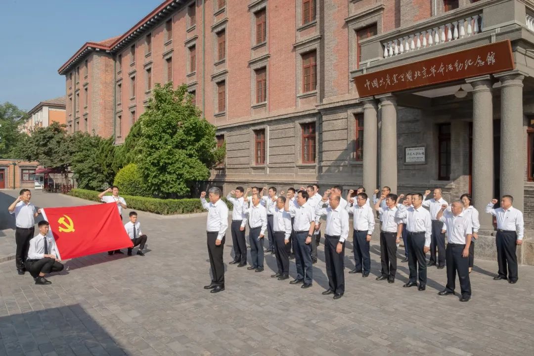 國家能源集團(tuán)黨組成員集體參觀學(xué)習(xí) “光輝偉業(yè)、紅色序章”主題展覽