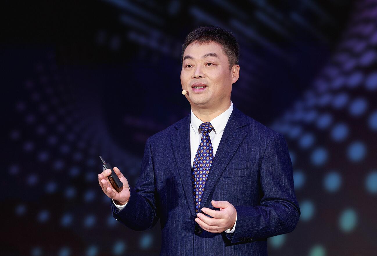 華為云CEO張平安：構(gòu)筑行業(yè)云底座，一切皆服務(wù)