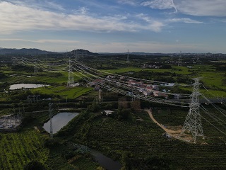 這項工程投產(chǎn)送電，將提高湖北省西電東送通道送電能力