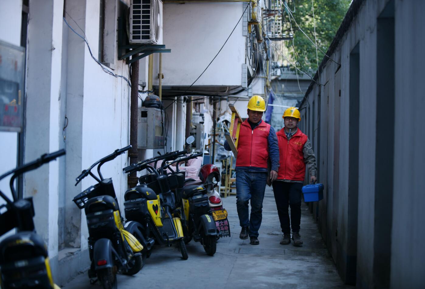 國網(wǎng)余姚市供電公司：“點亮黑樓道2.0”，借“光”照亮居民歸家路