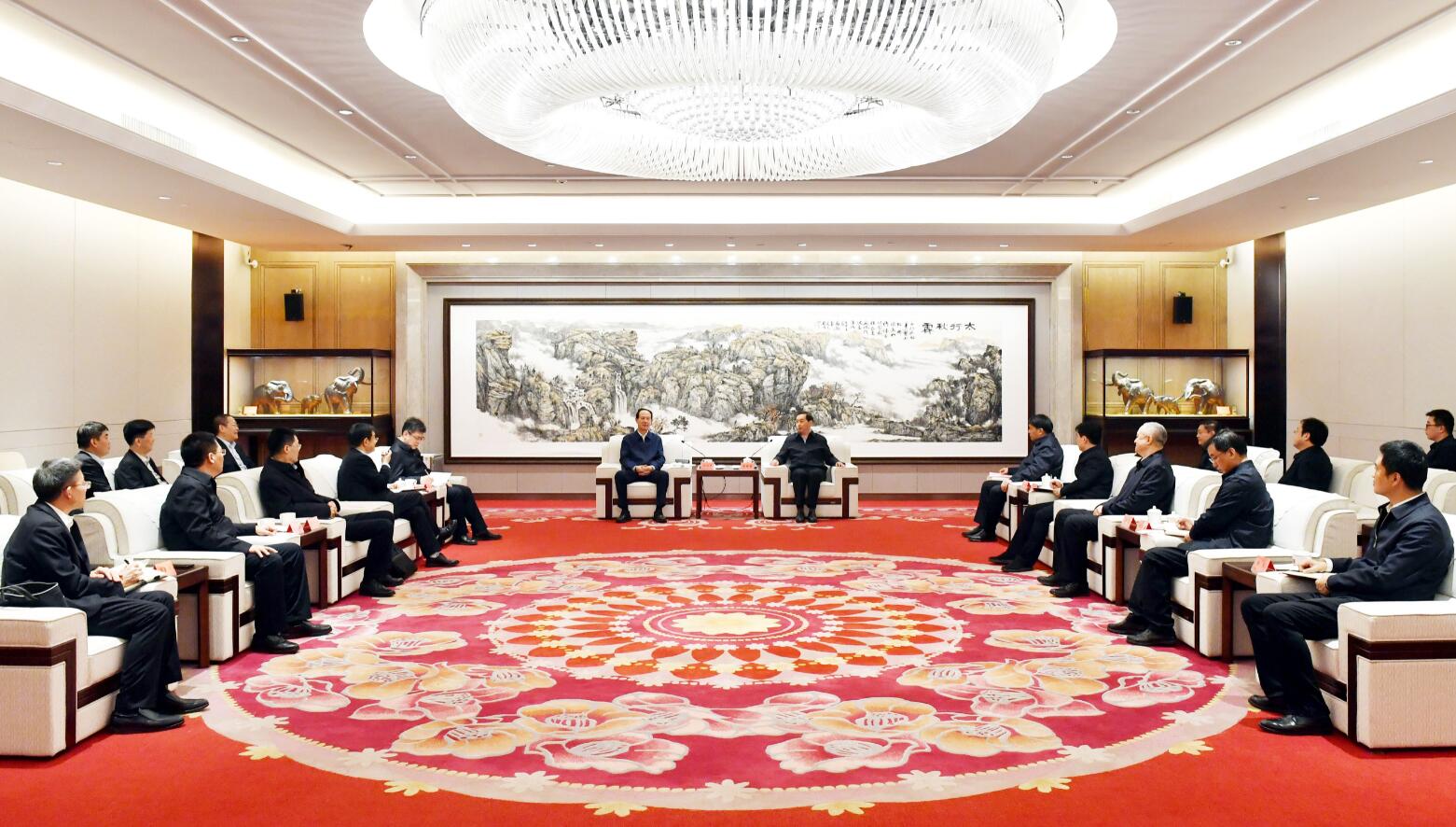 中國(guó)電建黨委書記、董事長(zhǎng)丁焰章與河北省委常委、石家莊市委書記張超超會(huì)談