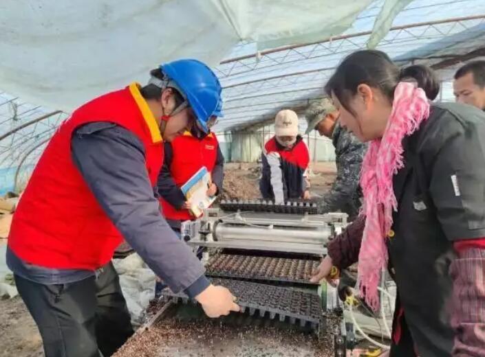 國(guó)網(wǎng)新疆電力公司貼心服務(wù)，為春耕春灌用電保駕護(hù)航