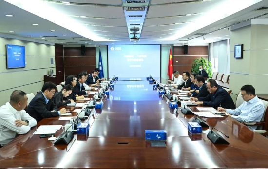 中國電建黨委常委、副總經(jīng)理劉源與中國建材股份副總裁王兵舉行會(huì)談