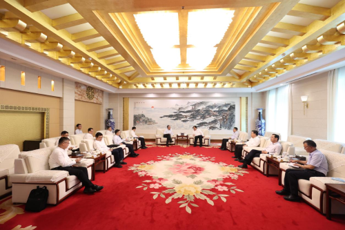 中國(guó)電建黨委副書記、總經(jīng)理王斌與山東省委常委、煙臺(tái)市委書記江成會(huì)談