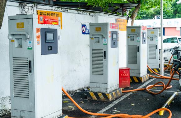 新能源汽車日漸增多，充電樁使用亂象如何管?
