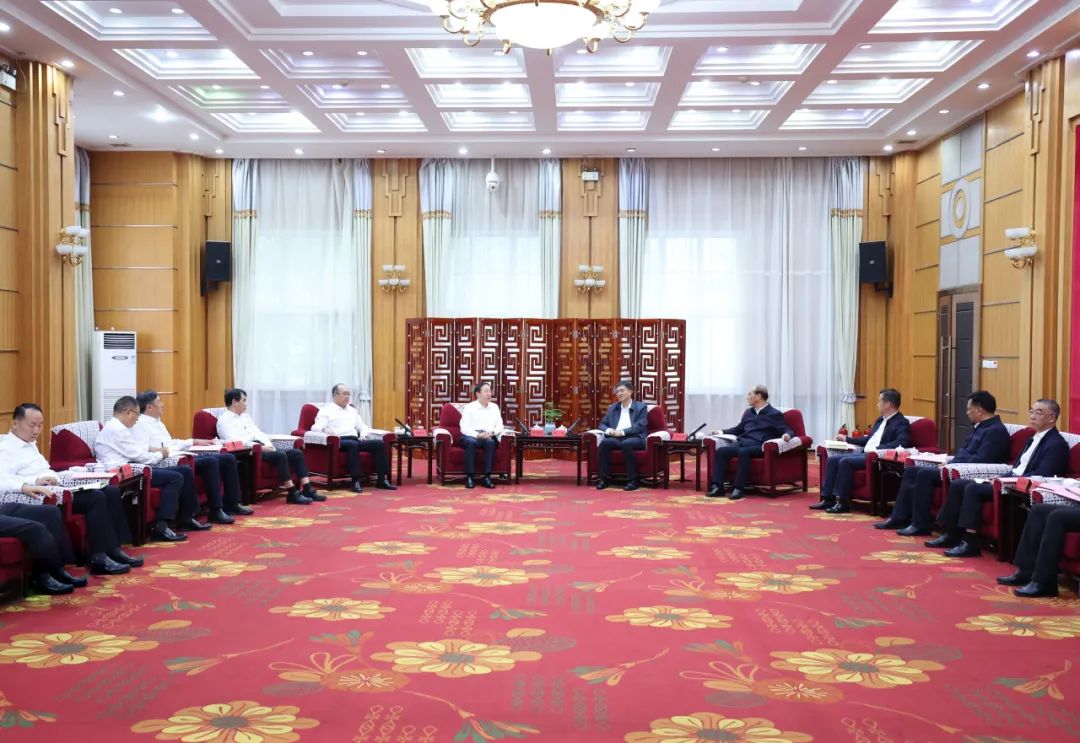 國(guó)家電網(wǎng)公司董事長(zhǎng)、黨組書辛保安會(huì)見青海省委書記陳剛、省長(zhǎng)吳曉軍、省政協(xié)主席公保扎西