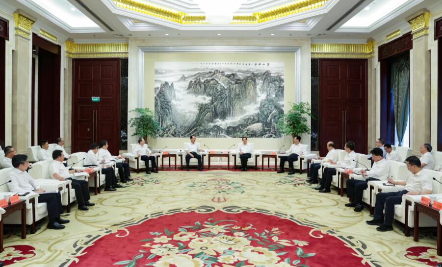 中國(guó)電建黨委書記、董事長(zhǎng)丁焰章拜會(huì)貴州省委書記徐麟、省長(zhǎng)李炳軍