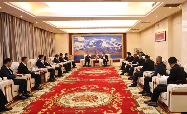 華電集團(tuán)黨組書記、董事長江毅與喀什地委副書記、行署專員艾尼瓦爾·吐爾遜舉行會談
