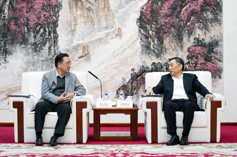 中國能建黨委書記、董事長(zhǎng)宋海良與華夏銀行黨委書記、董事長(zhǎng)李民吉會(huì)談