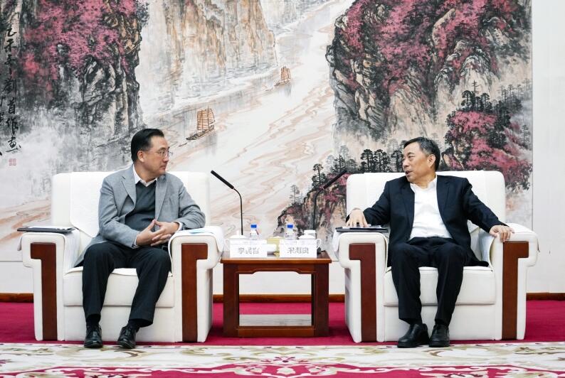 中國能建黨委書記、董事長(zhǎng)宋海良與華夏銀行黨委書記、董事長(zhǎng)李民吉會(huì)談