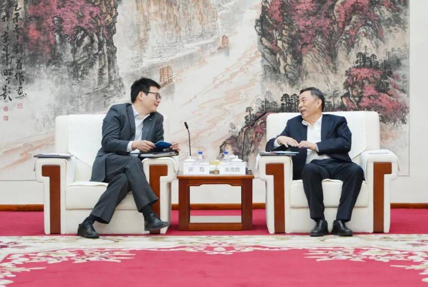 中國能建黨委書記、董事長宋海良與上海電氣集團黨委書記、董事長吳磊會談