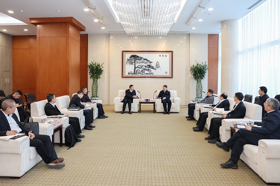 溫樞剛鄧建玲會(huì)見中廣核集團(tuán)董事長楊長利、總經(jīng)理高立剛
