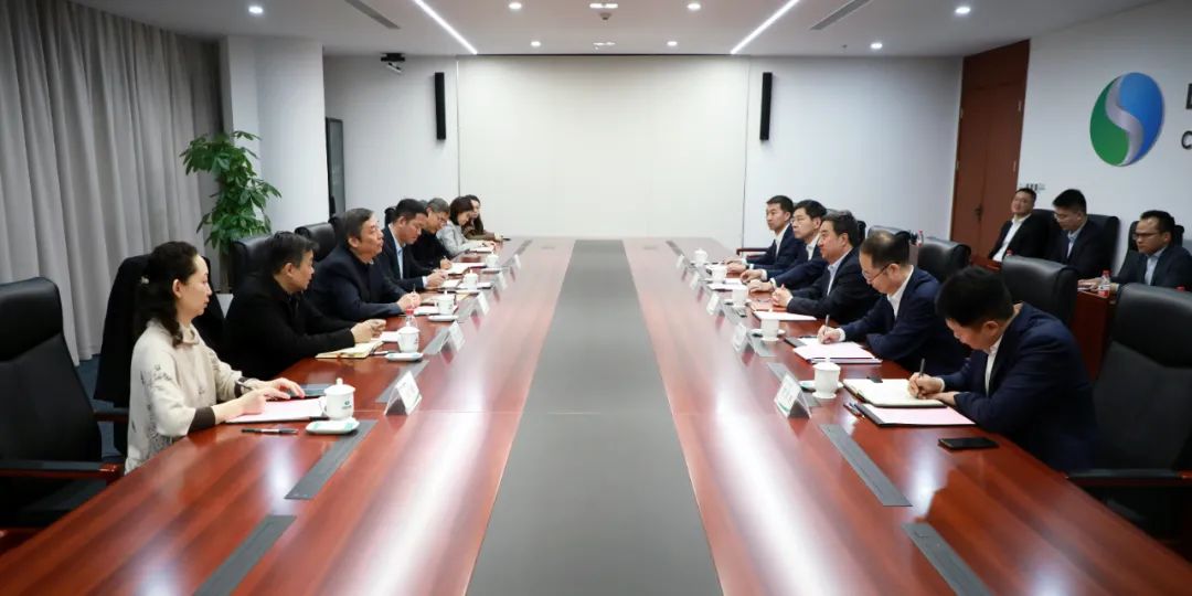 中國(guó)電氣裝備黨委書記、董事長(zhǎng)白忠泉會(huì)見(jiàn)上海市經(jīng)濟(jì)和信息化委員會(huì)副主任戎之勤