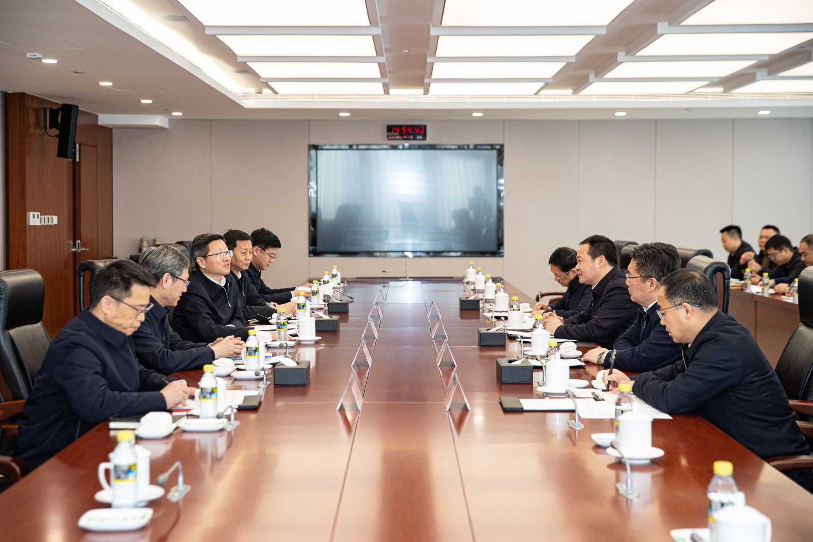 國家能源集團(tuán)公司總經(jīng)理、黨組副書記余兵會見上饒市委書記陳云