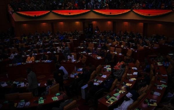 英媒：加納議會欠電費，電力公司拉閘打斷國情咨文