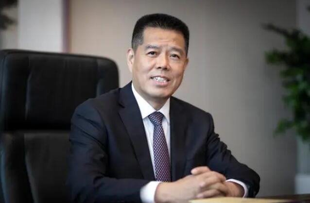加快推動(dòng)傳統(tǒng)煤炭企業(yè)向新能源企業(yè)轉(zhuǎn)型發(fā)展——訪全國(guó)人大代表，山東能源集團(tuán)黨委書記、董事長(zhǎng) 李偉