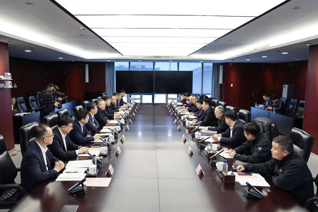 華電集團(tuán)黨組副書記、總經(jīng)理葉向東與北京市副市長(zhǎng)高朋舉行會(huì)談