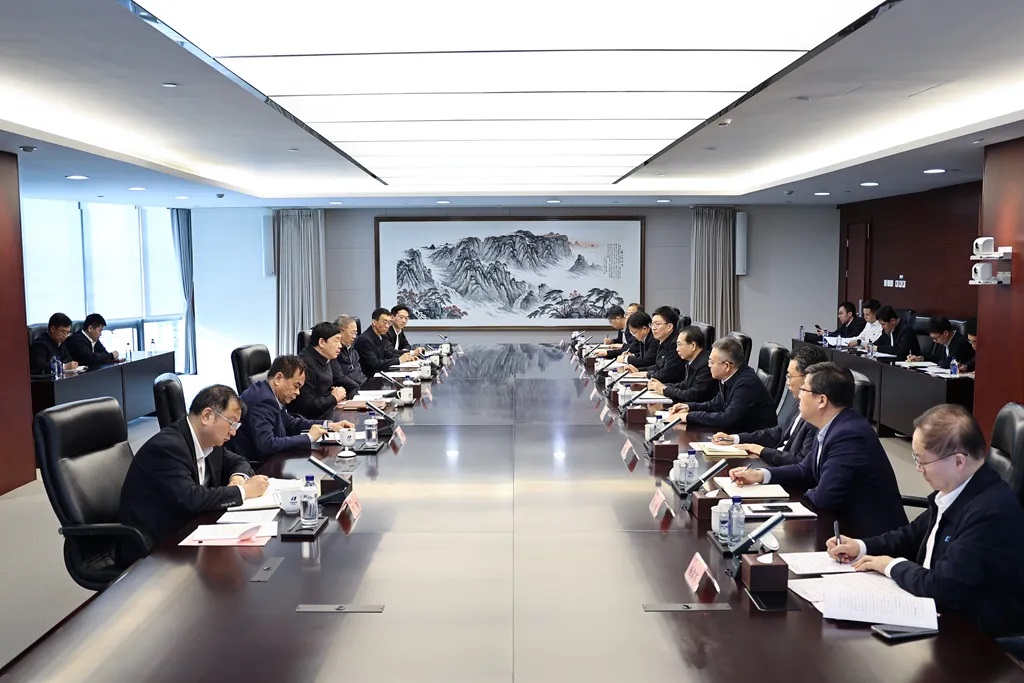 華電集團董事長江毅、總經(jīng)理葉向東與國家電網(wǎng)董事長、黨組書記張智剛會談