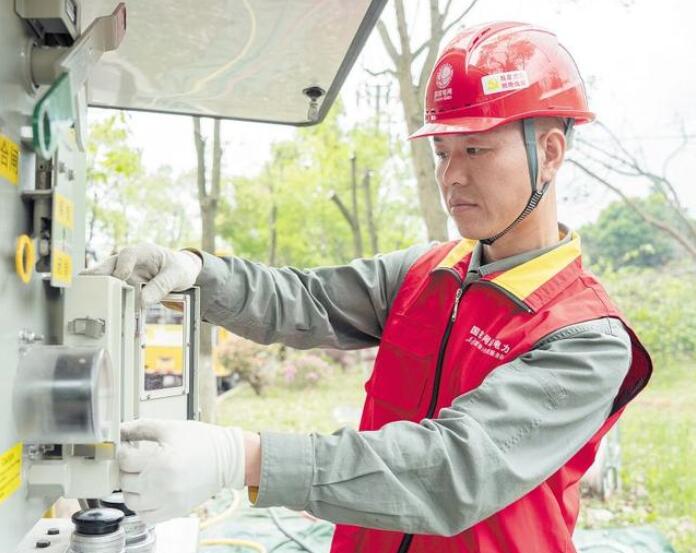 賀彪：星城萬(wàn)家燈火，“帶電護(hù)衛(wèi)”用心守候