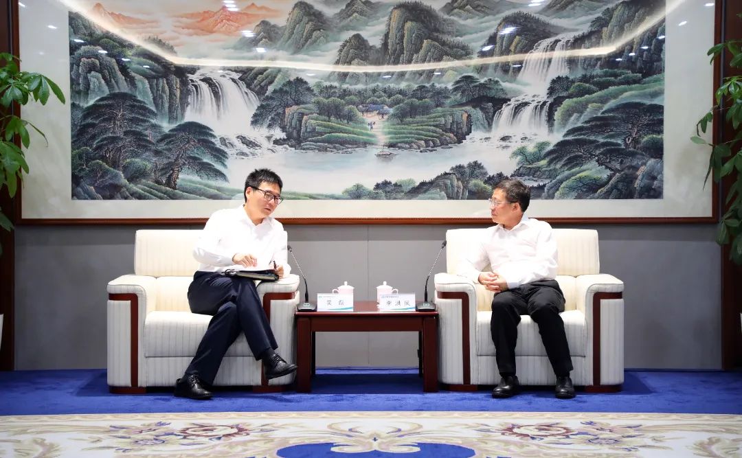 中國電氣裝備黨委書記、董事長李洪鳳會見上海電氣集團黨委書記、董事長吳磊