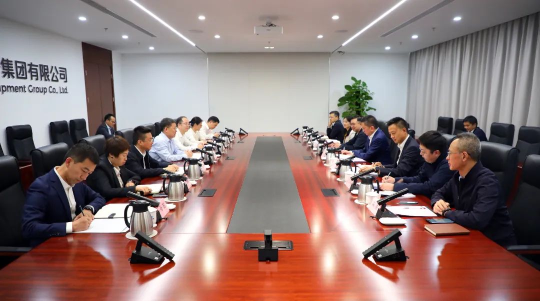 中國電氣裝備黨委書記、董事長李洪鳳會見上海市國資委黨委書記、主任賀青