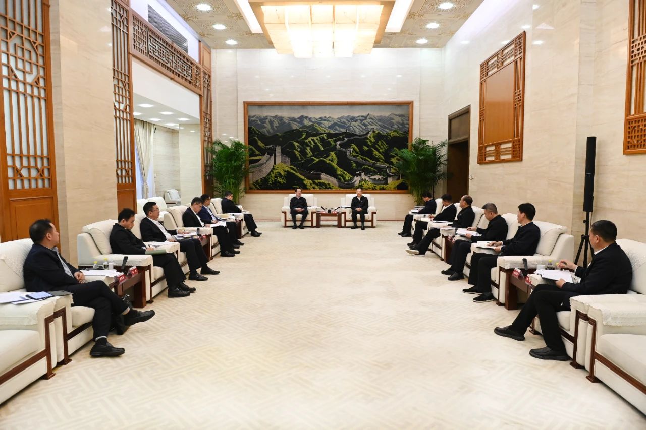 大唐集團(tuán)黨組書記、董事長(zhǎng)鄒磊與中國(guó)電建黨委書記、董事長(zhǎng)丁焰章會(huì)談