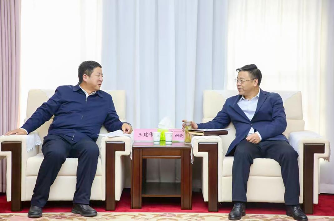 大唐甘肅公司黨委書記、董事長王建偉與甘肅能化集團黨委書記、董事長謝曉鋒會談