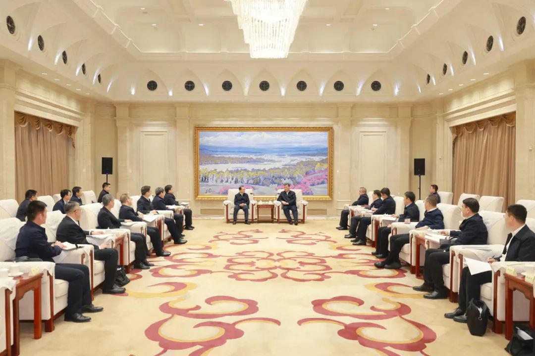 華電集團黨組書記、董事長江毅與新疆維吾爾自治區(qū)主要領(lǐng)導(dǎo)舉行會談