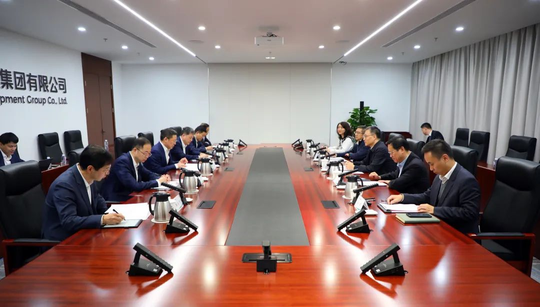 中國電氣裝備董事長李洪鳳、總經(jīng)理周群會見佛山市委書記唐屹峰