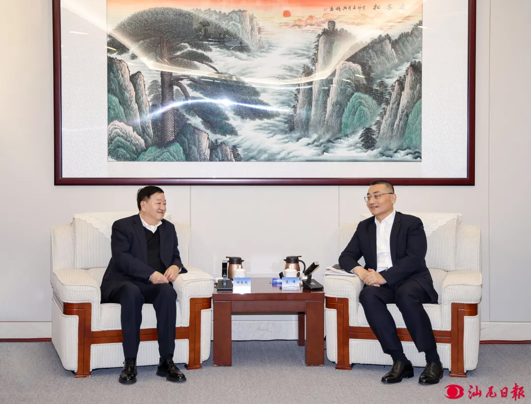 中廣核集團(tuán)黨委書記、董事長(zhǎng)楊長(zhǎng)利與汕尾市委書記逯峰、市長(zhǎng)鄭海濤會(huì)談
